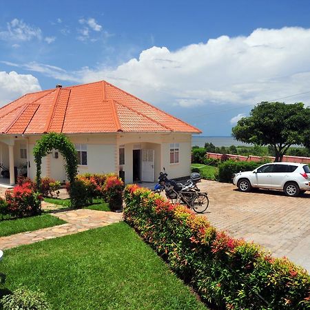 Victoria Lake View Guesthouse & Safaris Entebbe Exterior foto