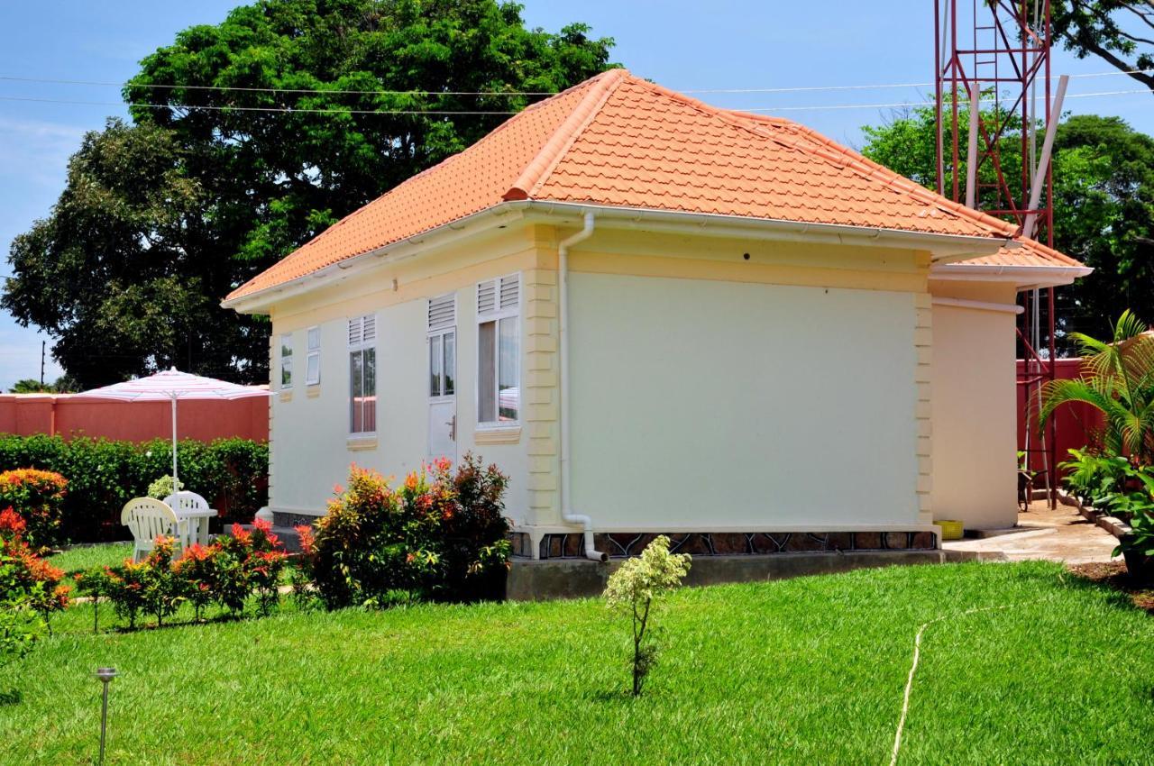 Victoria Lake View Guesthouse & Safaris Entebbe Exterior foto