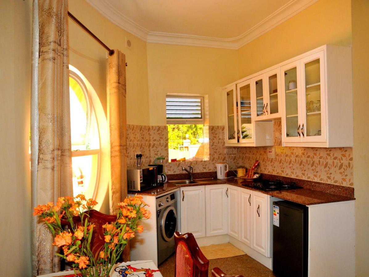 Victoria Lake View Guesthouse & Safaris Entebbe Exterior foto