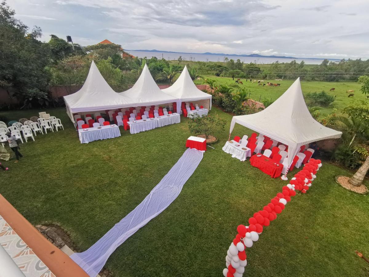 Victoria Lake View Guesthouse & Safaris Entebbe Exterior foto