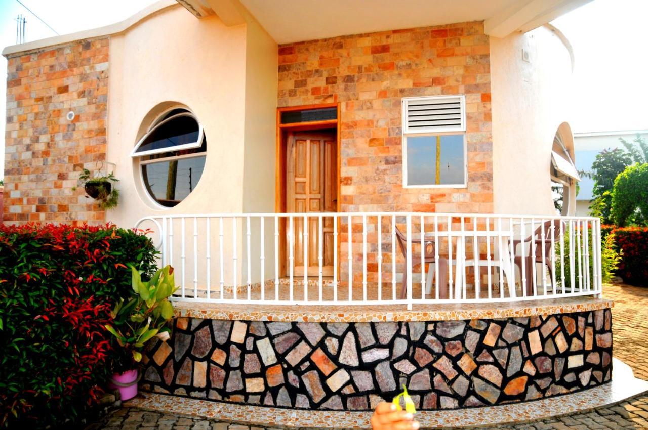 Victoria Lake View Guesthouse & Safaris Entebbe Exterior foto