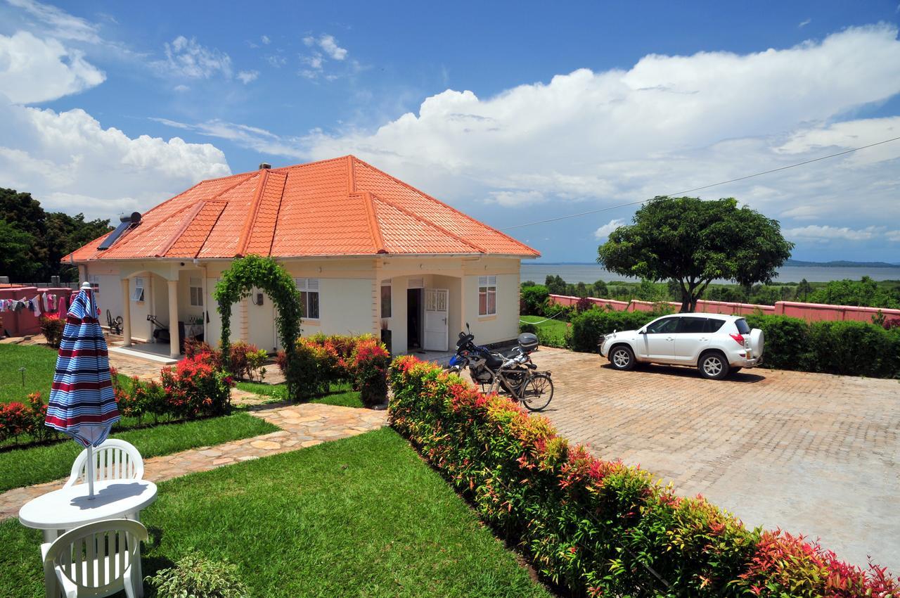 Victoria Lake View Guesthouse & Safaris Entebbe Exterior foto